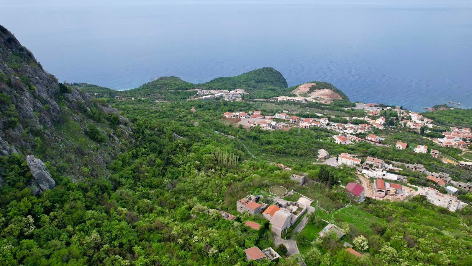 99d515c0-7de5-4ddc-842e-2526bf75f237