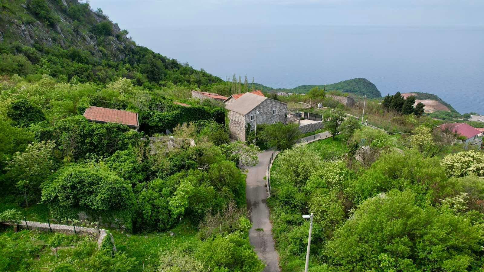 cd4076fe-4cfa-475e-856c-b261aa73c677