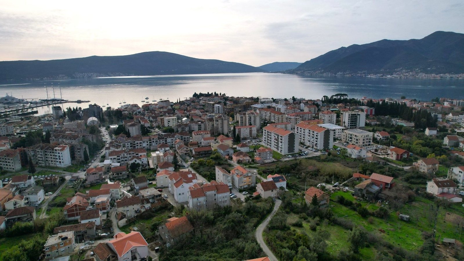 dcaa803b-ac06-414f-bec2-e99f99904c8f