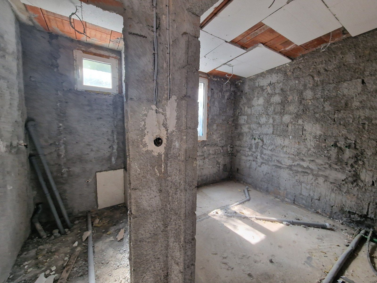 dfd5fc4e-70b3-42bb-ac93-b5d37951cf99