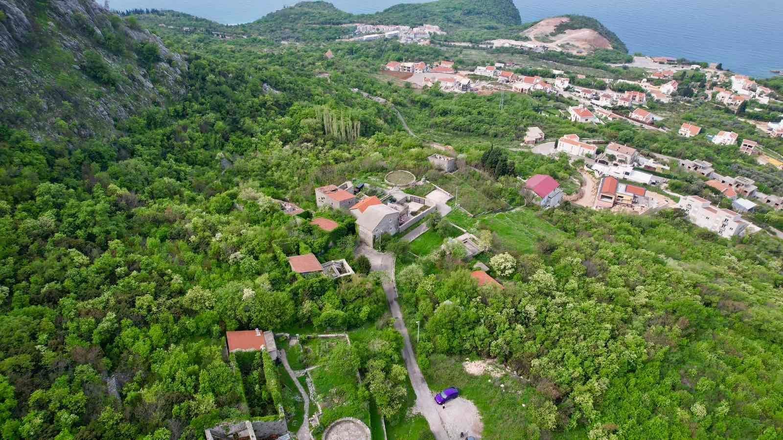 e299719a-14e9-43a1-9d90-dd4f49ad21f5